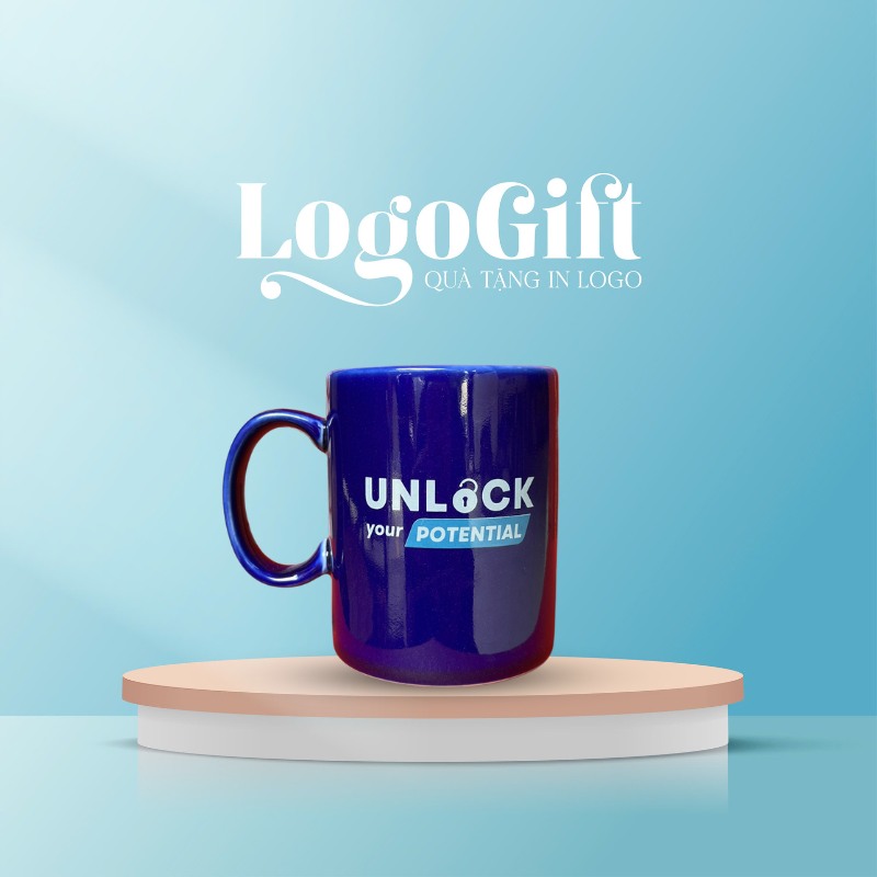 Cốc sứ quà tặng in logo màu xanh dương dáng trụ quai C