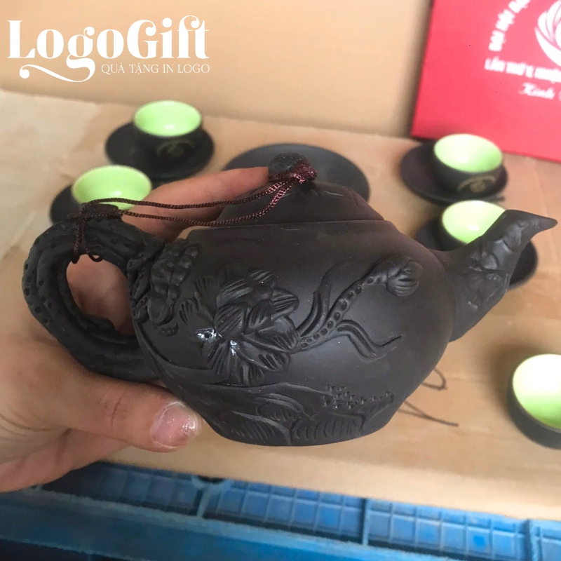 bo-am-chen-tu-sa-qua-tang-in-logo-dai-hoi (33)