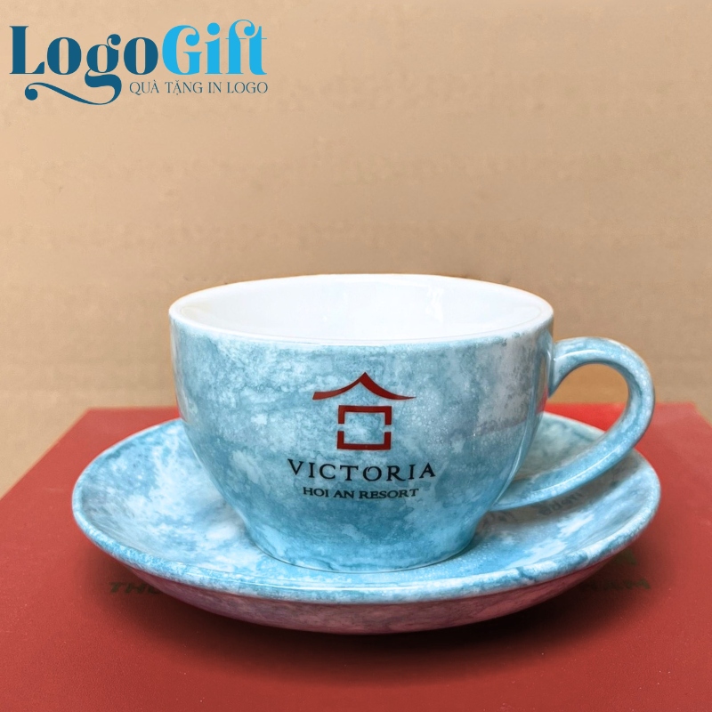 coc-su-cafe-kem-dia-qua-tang-in-logo (203)