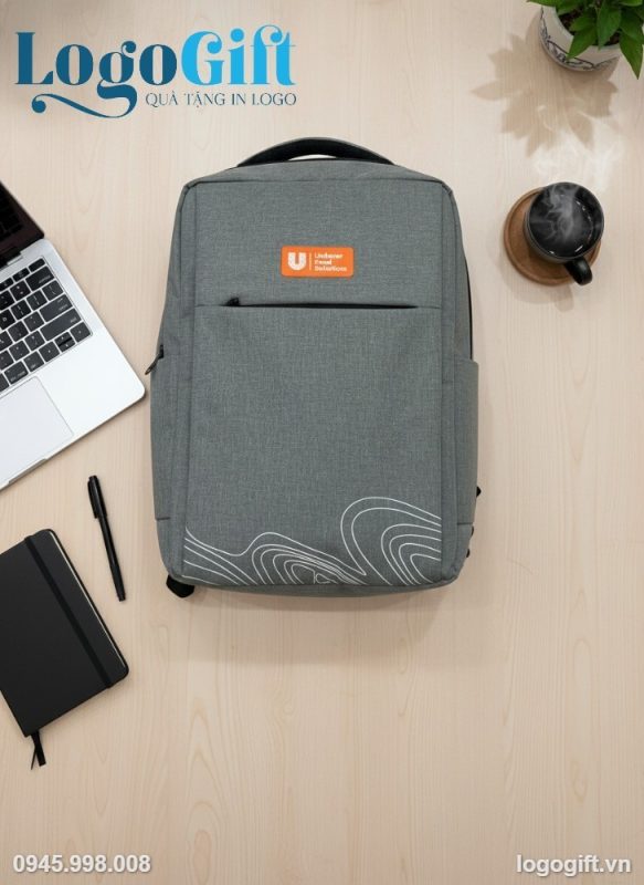 balo-dung-laptop-qua-tang-in-logo-vai-900pu-chong-soc-mau-xam-lg-bl06
