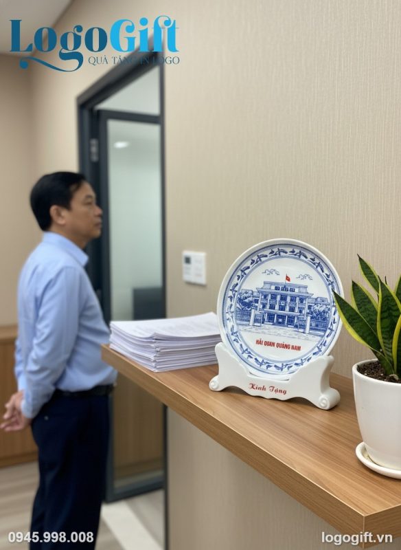 dia-su-bieu-trung-in-logo-qua-tang-co-quan-hai-quan-thiet-ke-theo-yeu-cau-phi-24cm-lg-dbt06