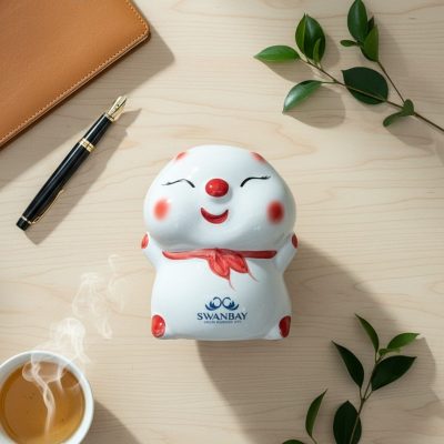 heo-dat-gom-su-qua-tang-in-logo-mau-trang-banh-bao-19x20x23cm-lg-hd05