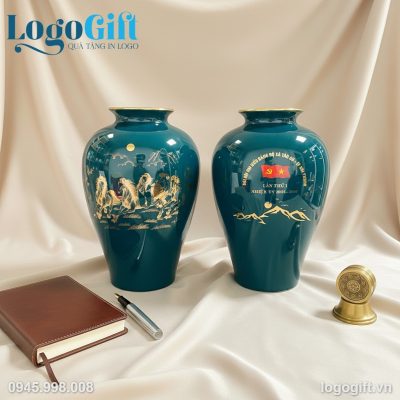 lo-hoa-bat-trang-qua-tang-in-logo-men-xanh-ve-vang-ma-dao-thanh-cong-31cm-lg-lh15