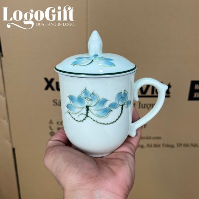 ly-su-qua-tang-in-logo-dang-ngon-lua-co-nap-ve-hoa-sen-xanh-350ml-lg-cs14 (1)