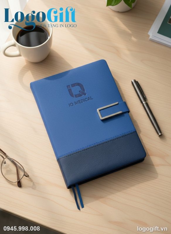 so-da-cong-2-khuc-in-logo-qua-tang-gai-nam-cham-a5-mau-xanh-lg-sd11-3