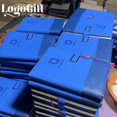 so-da-cong-2-khuc-in-logo-qua-tang-gai-nam-cham-a5-mau-xanh-lg-sd11 (6)