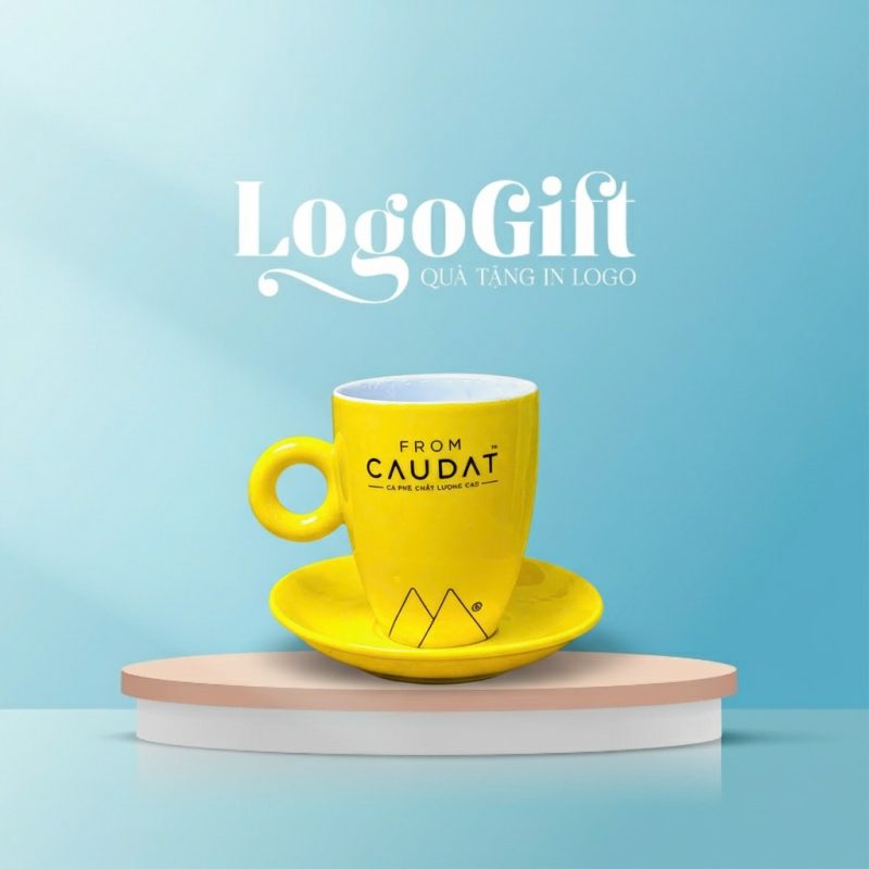tach-su-cafe-latte-qua-tang-in-logo-quai-tron-kem-dia-330-ml-lg-cs23-1