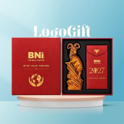 Bộ giftset quà tặng in logo 2 món gồm tượng dê gốm sứ và bao lì xì đỏ LG-BGS31